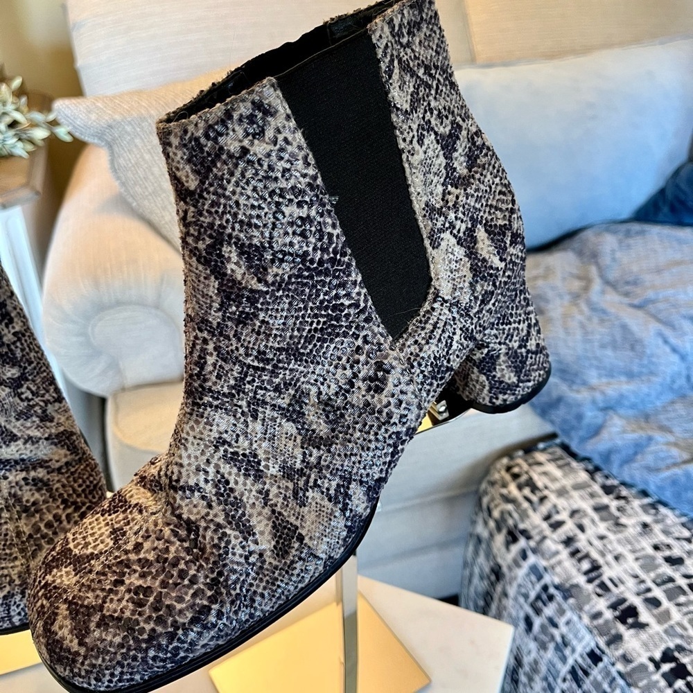 CHINESE LAUNDRY Faux Snakeskin Ankle Boots Women's Size 9 - Picture 10 of 14